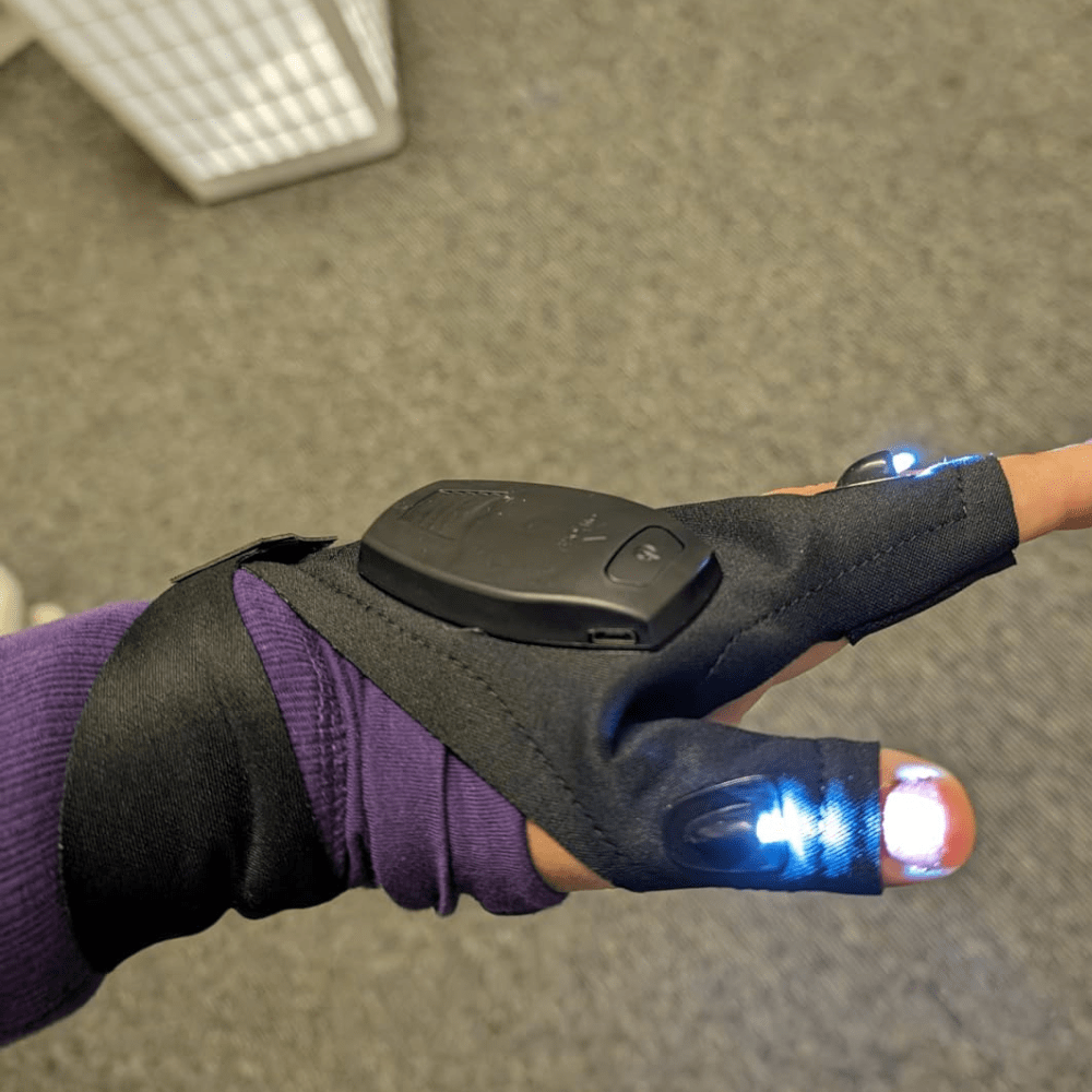 כפפות עם תאורת LED מובנית