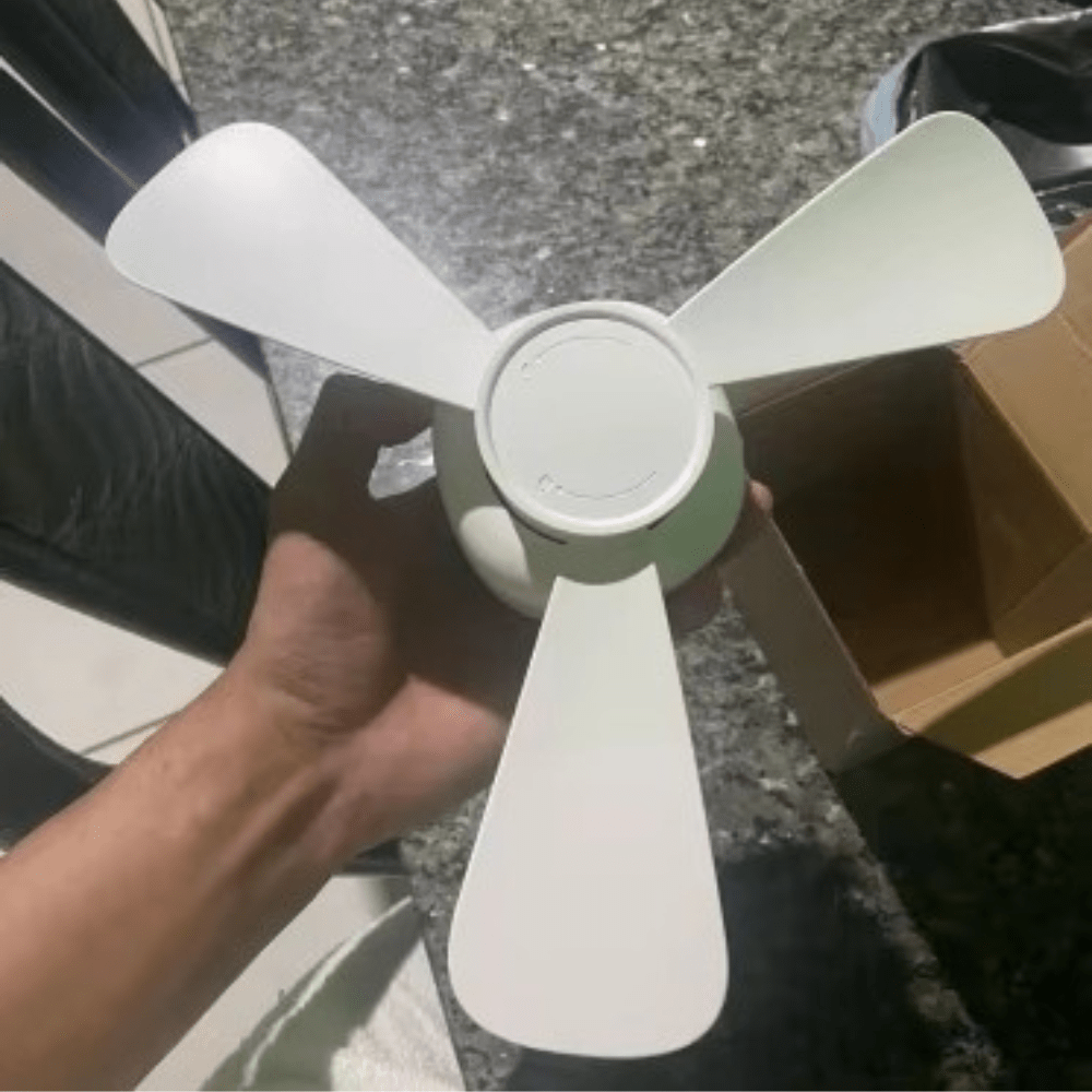 מאוורר נייד נטען עם תאורת LED