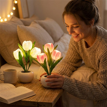 BloomLight - מנורת לילה LED דקורטיבית בעיצוב פרחוני מוארת